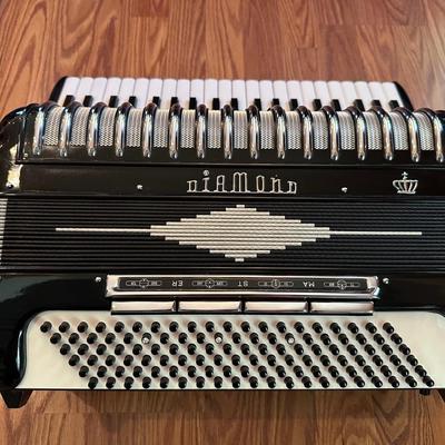 SAM FERRI DIAMOND ACCORDION IN CASE