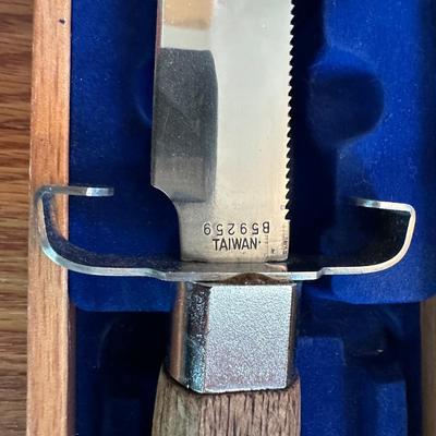 J BOWIE & MAXAM KNIVES