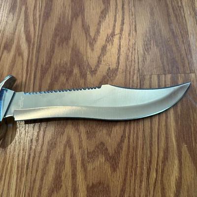 J BOWIE & MAXAM KNIVES