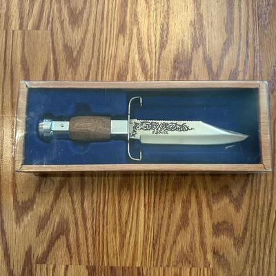 J BOWIE & MAXAM KNIVES