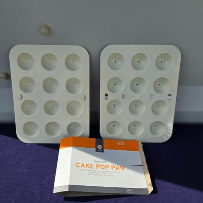 Sale Photo Thumbnail #62: Cake Pop Pan, like new