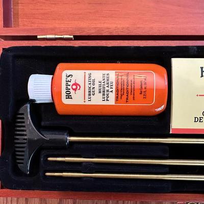 HUNTER LEATHER BELT HOLSTER AND GUN CLEANING KIT