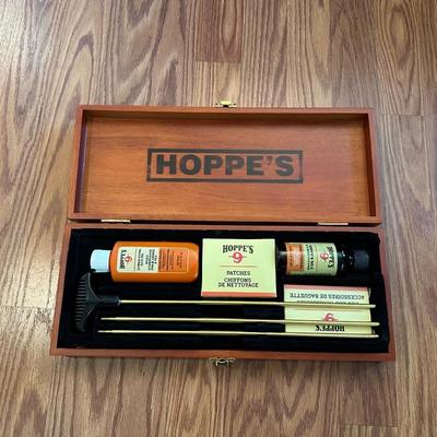 HUNTER LEATHER BELT HOLSTER AND GUN CLEANING KIT