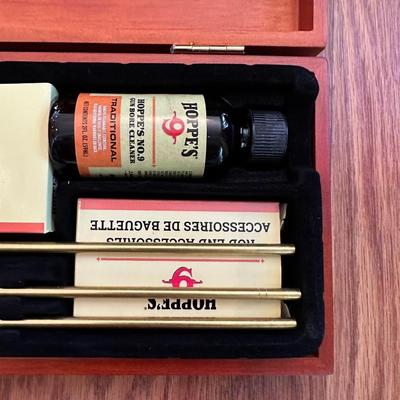 HUNTER LEATHER BELT HOLSTER AND GUN CLEANING KIT