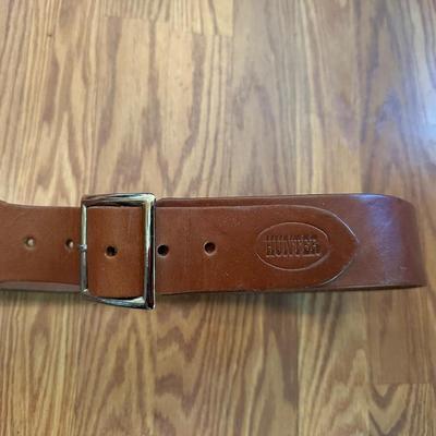 HUNTER LEATHER BELT HOLSTER AND GUN CLEANING KIT