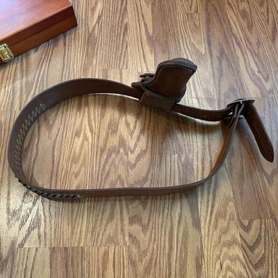HUNTER LEATHER BELT HOLSTER AND GUN CLEANING KIT