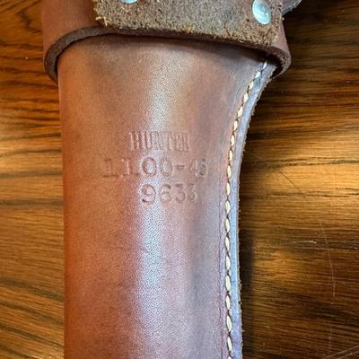 HUNTER LEATHER BELT HOLSTER AND GUN CLEANING KIT