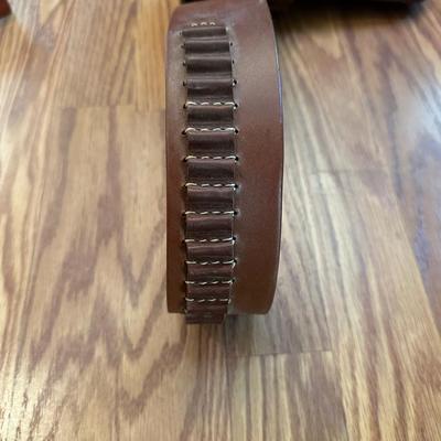 HUNTER LEATHER BELT HOLSTER AND GUN CLEANING KIT