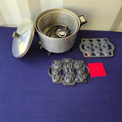 Sale Photo Thumbnail #73: Vibtage Prest deep fryer
Pumpkin head men cast iron mold
Teddie bear cast iron mold