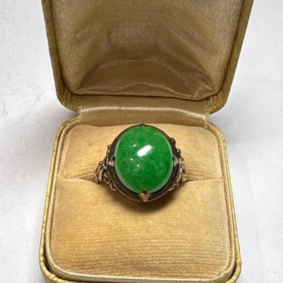 Gold & Jade ring (size 8)
