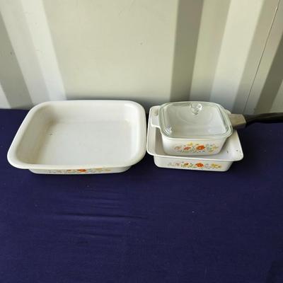 Sale Photo Thumbnail #75: Lasagna pan/roaster
9x13 pan
8x8 pan
One removable pan handle