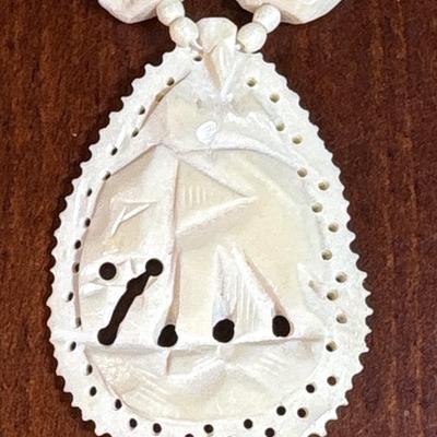 Vintage 1970s carved elephant necklace