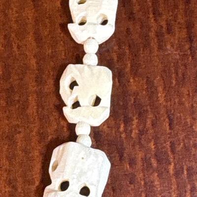 Vintage 1970s carved elephant necklace