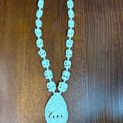 Vintage 1970s carved elephant necklace