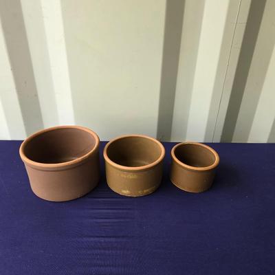 Sale Photo Thumbnail #90: Lot of 3 dark brown crocks
9.5 x 6
8 x 4.5
6 x 4