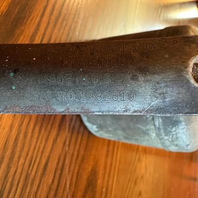 ANTIQUE STEAM ATOMIZER AND A VINTAGE PUMP OIL CAN