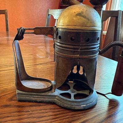 ANTIQUE STEAM ATOMIZER AND A VINTAGE PUMP OIL CAN