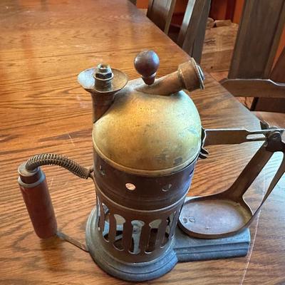 ANTIQUE STEAM ATOMIZER AND A VINTAGE PUMP OIL CAN