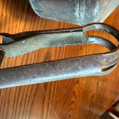 ANTIQUE STEAM ATOMIZER AND A VINTAGE PUMP OIL CAN