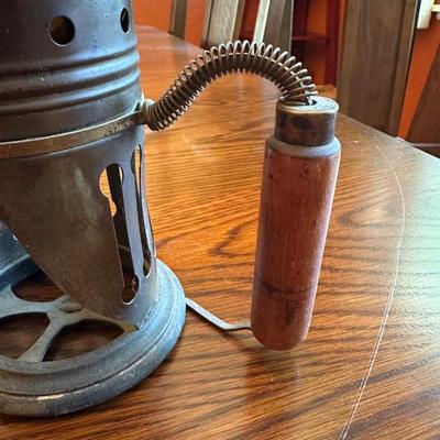 ANTIQUE STEAM ATOMIZER AND A VINTAGE PUMP OIL CAN