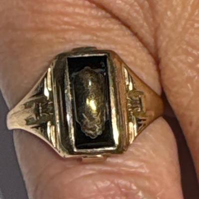 10K gold ring (size 7)