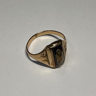 10K gold ring (size 7)