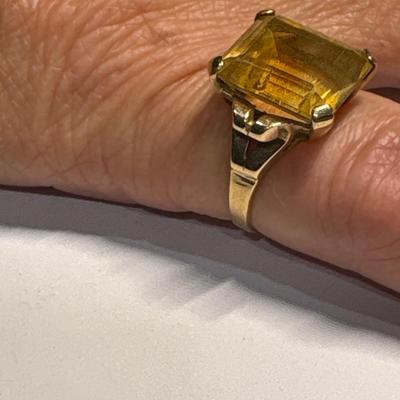 10K ring with large yellow stone (size 7)
