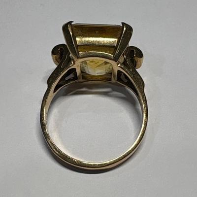 10K ring with large yellow stone (size 7)