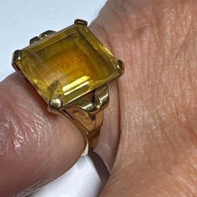 10K ring with large yellow stone (size 7)