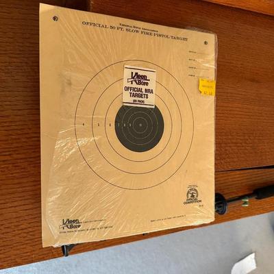 BLOWGUN WITH PAPER TARGETS