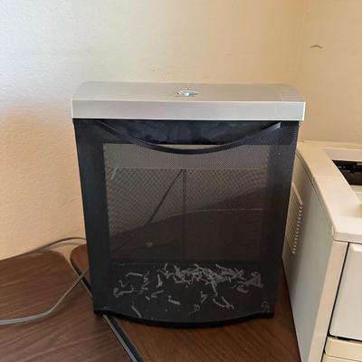 HP LASERJET 2200D PRINTER AND A PRIVACY GUARD PAPER SHREDDER