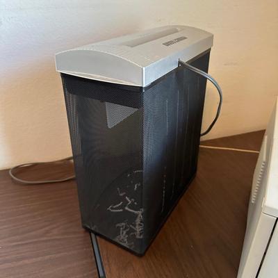 HP LASERJET 2200D PRINTER AND A PRIVACY GUARD PAPER SHREDDER