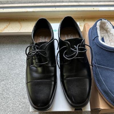 MEN'S KOOLABURRA SLIPPERS (10) AND CROFT & BARROW DRESS SHOES (9.5)