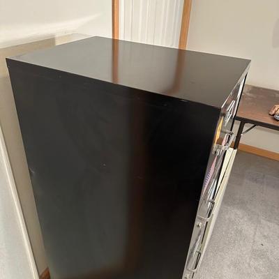 4 DRAWER FILING CABINET AND 2 DOOR METAL CABINET ON CASTERS