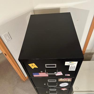 4 DRAWER FILING CABINET AND 2 DOOR METAL CABINET ON CASTERS