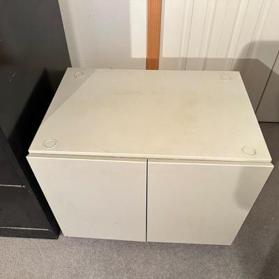 4 DRAWER FILING CABINET AND 2 DOOR METAL CABINET ON CASTERS