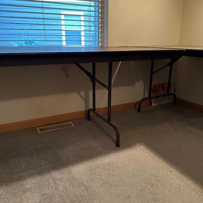 8 FOOT FOLDING TABLE