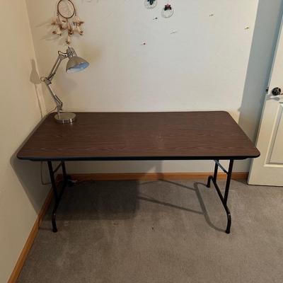 5 FOOT FOLDING TABLE AND A DESK LAMP
