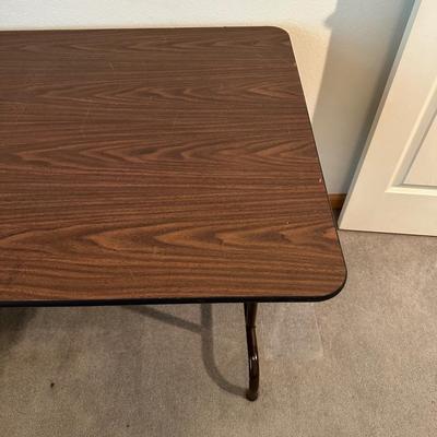 5 FOOT FOLDING TABLE AND A DESK LAMP