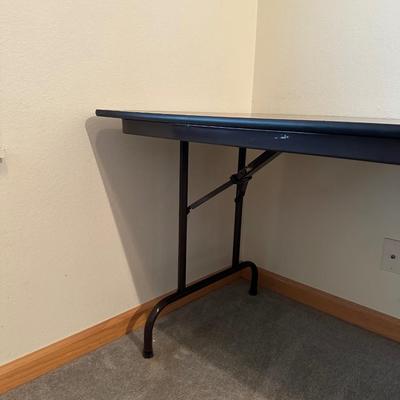 5 FOOT FOLDING TABLE AND A DESK LAMP