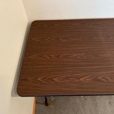 5 FOOT FOLDING TABLE AND A DESK LAMP