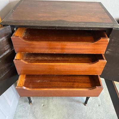ANTIQUE CHEST OF DRAWERS BY STOUT FURNITURE