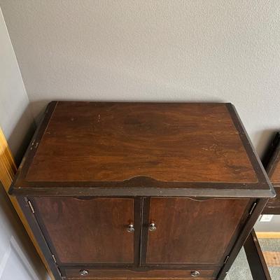 ANTIQUE CHEST OF DRAWERS BY STOUT FURNITURE