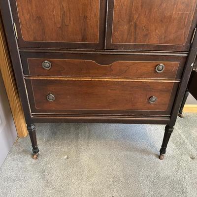 ANTIQUE CHEST OF DRAWERS BY STOUT FURNITURE