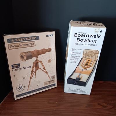 NEW MONOCULAR TELESCOPE KIT & BOARDWALK BOWLING GAME