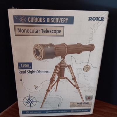 NEW MONOCULAR TELESCOPE KIT & BOARDWALK BOWLING GAME