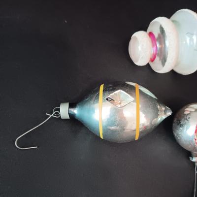 VINTAGE GLASS CHRISTMAS ORNAMENTS (1)
