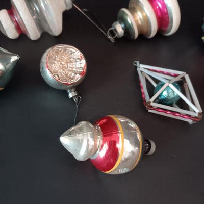 VINTAGE GLASS CHRISTMAS ORNAMENTS (1)