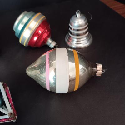 VINTAGE GLASS CHRISTMAS ORNAMENTS (1)