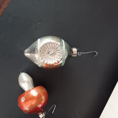 VINTAGE GLASS CHRISTMAS ORNAMENTS (3)